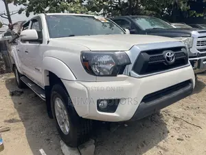 Toyota Tacoma 2015 White