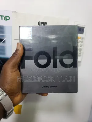 New Samsung Galaxy Z Fold4 256 GB Gold
