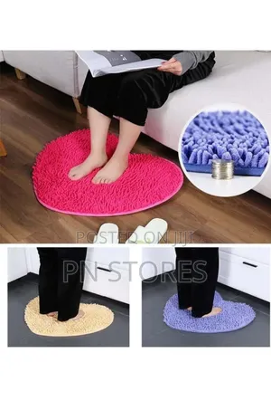Fluffy Foot Mat Heart Shaped