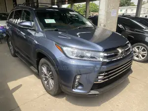 Toyota Highlander XLE 4x4 V6 (3.5L 6cyl 8A) 2018 Blue