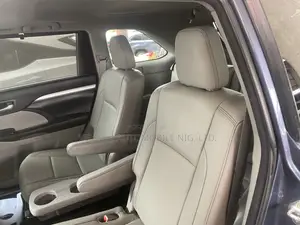 Toyota Highlander XLE 4x4 V6 (3.5L 6cyl 8A) 2018 Blue