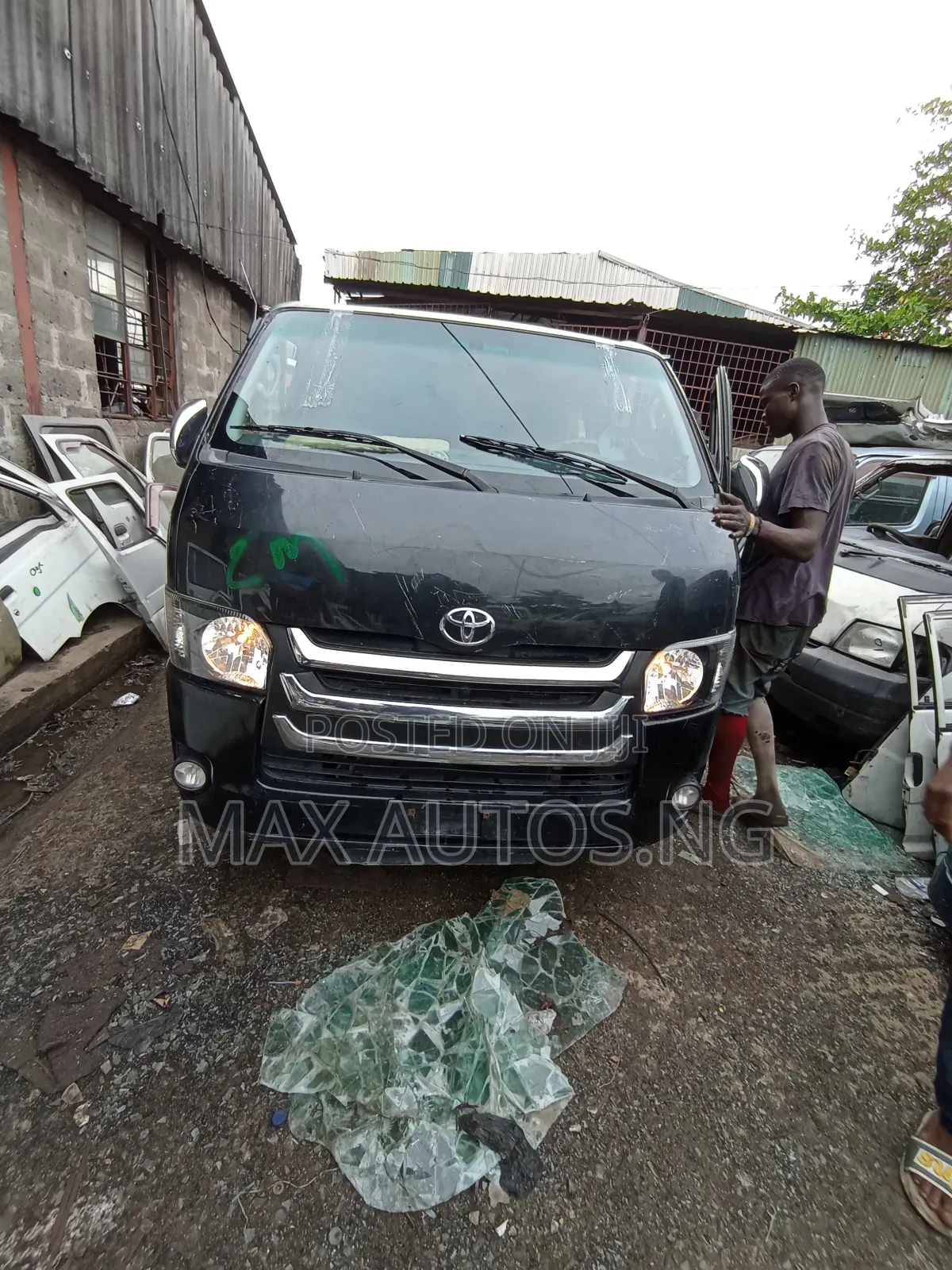 Toyota HiAce 2013 Black