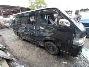 Toyota HiAce 2013 Black