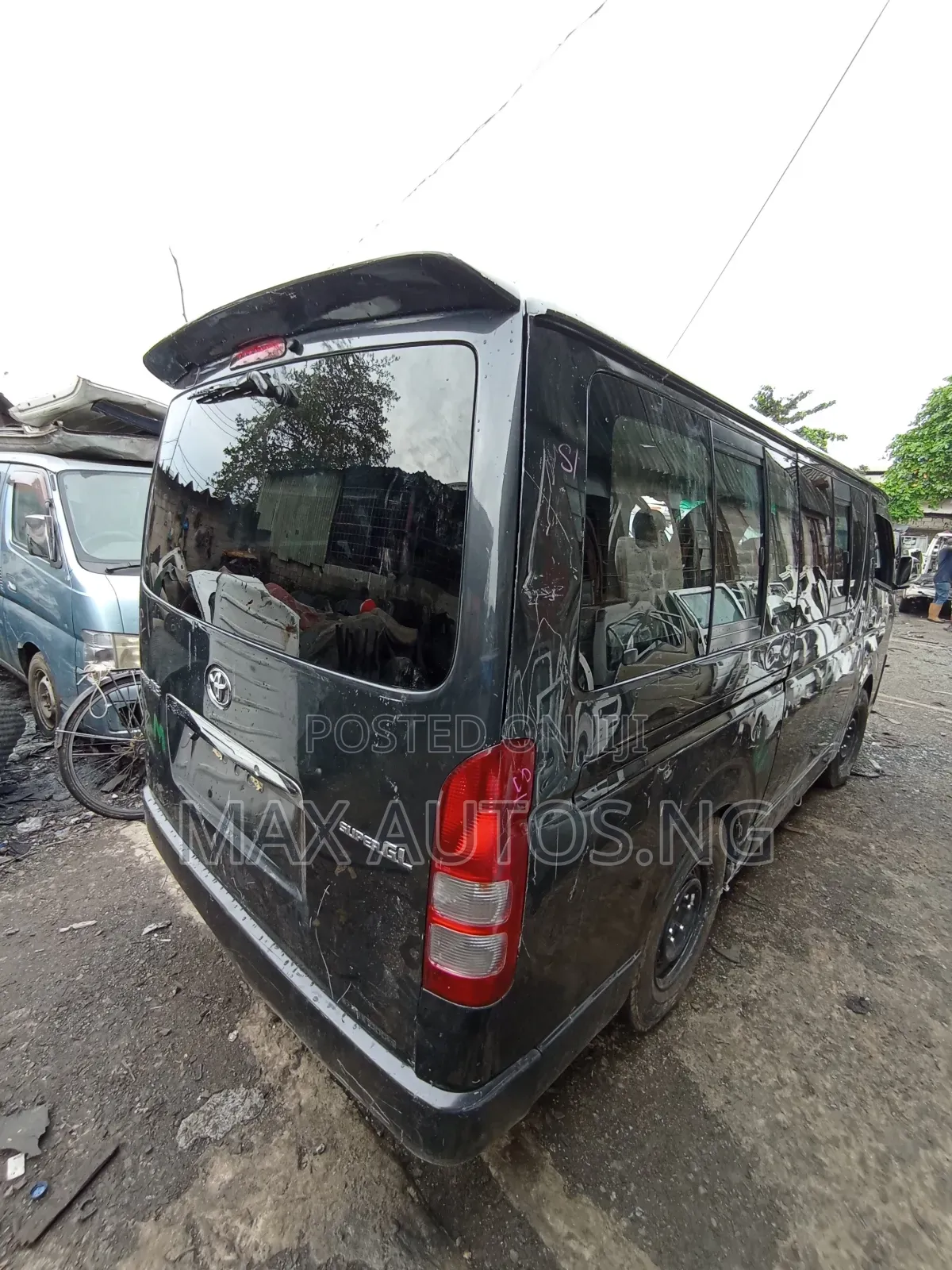 Toyota HiAce 2013 Black