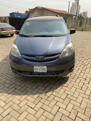 Toyota Sienna LE 2009 Gray