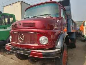 Mercedes Benz 911 Tipper With Auxiliary Gear