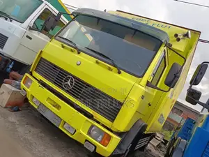 Mercedes Benz German 814 Container Truck