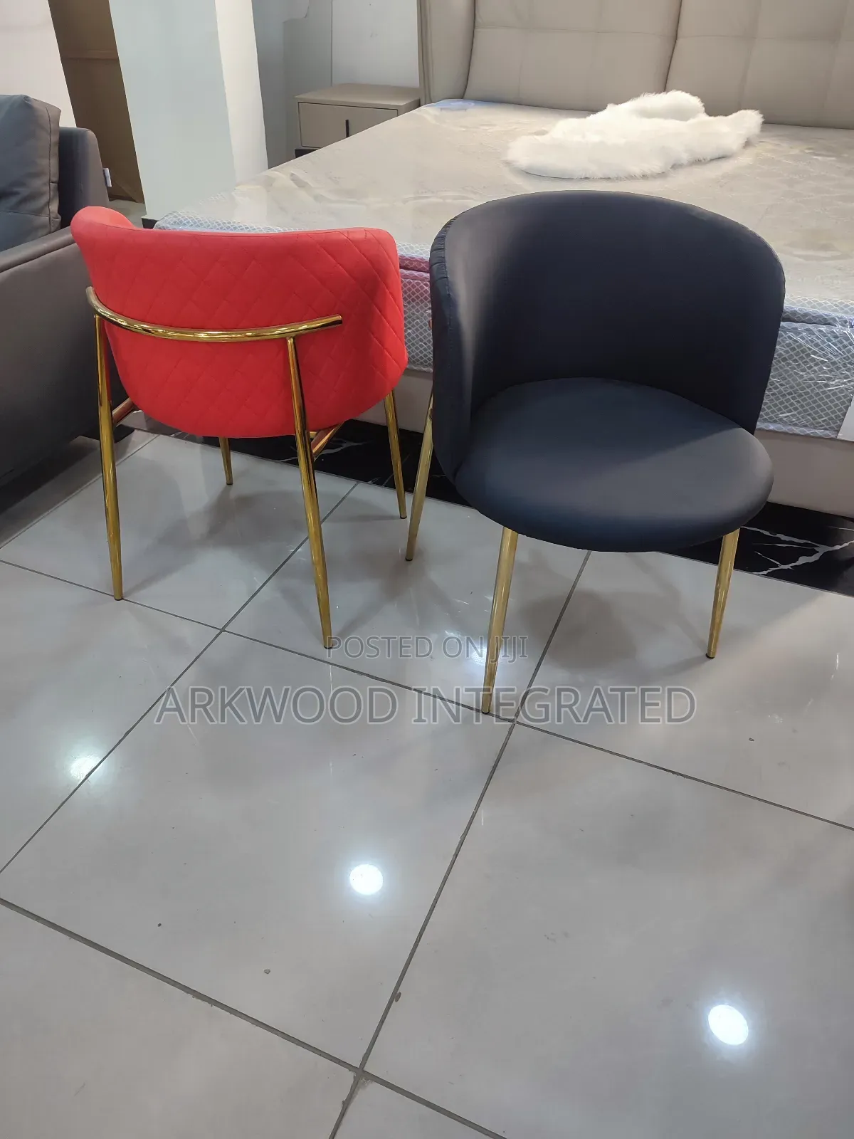 Coffee / Discussion Chair