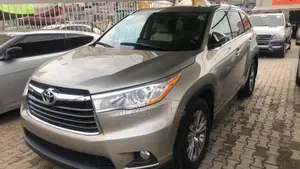 Photo - Toyota Highlander 2014 Gold