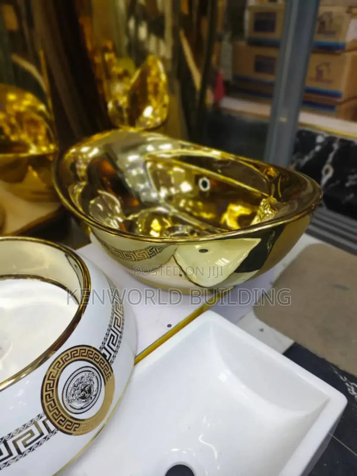 Luxurious Golden Ceramic Basin