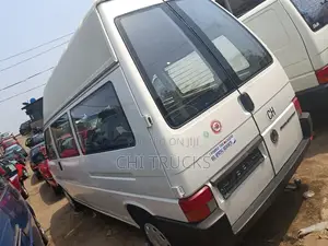 Volkswagen Transporter 2002 White
