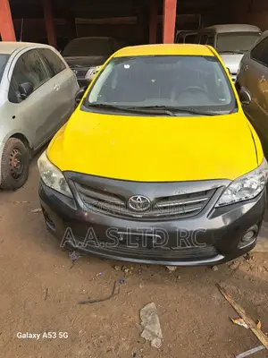 Toyota Corolla 2012 Yellow