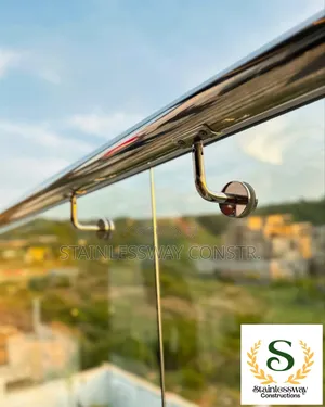 Glass Tampered With Side Rail and Spigot Base
