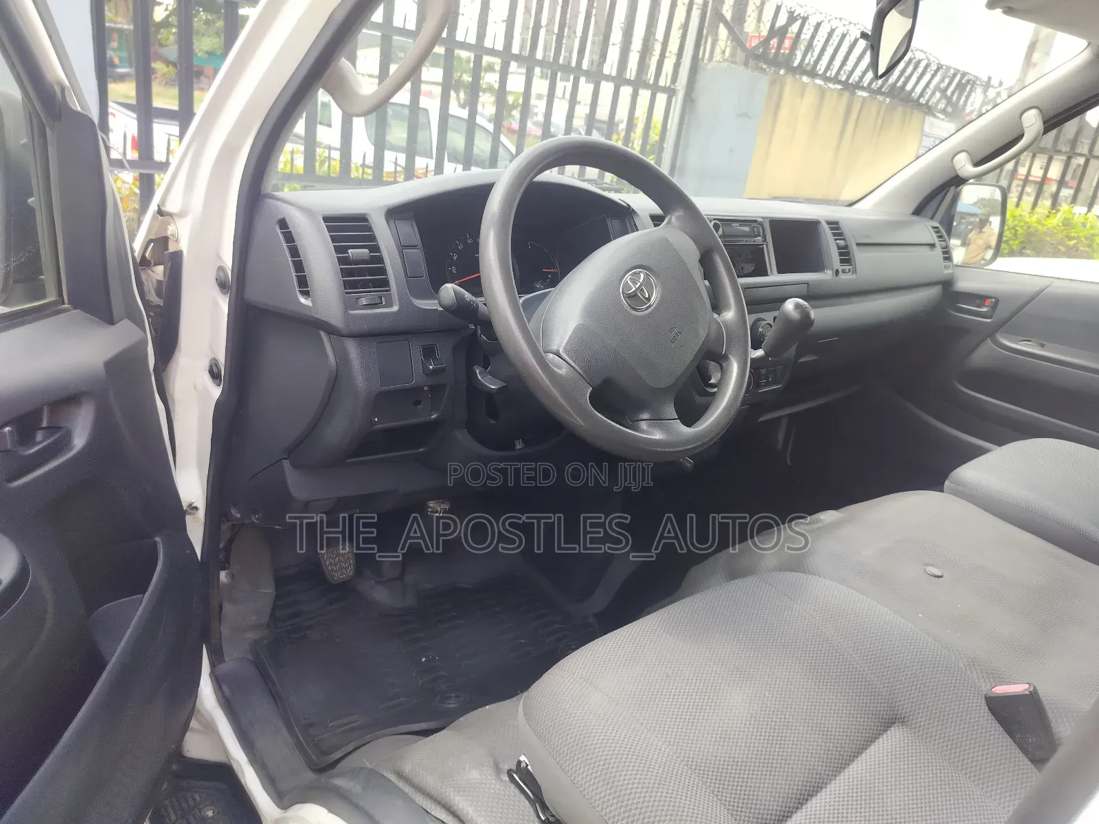 Toyota HiAce 2018 White