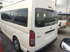 Toyota HiAce 2018 White