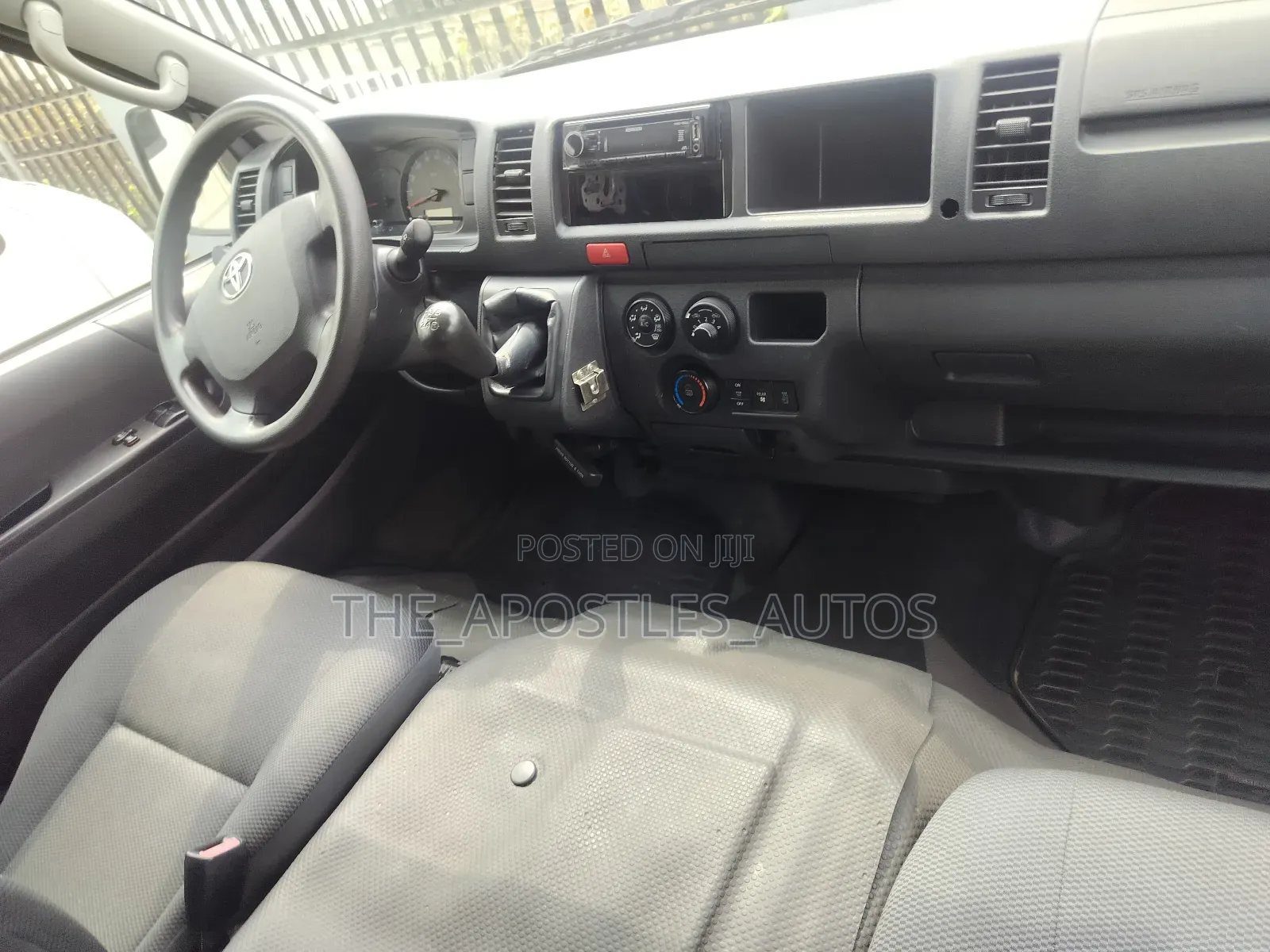 Toyota HiAce 2018 White