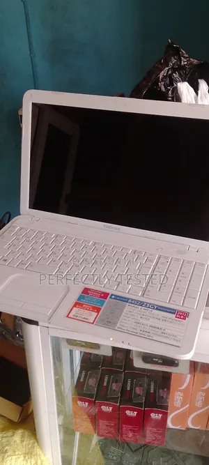 Photo - Laptop Toshiba Satellite C850 4GB Intel Celeron HDD 500GB