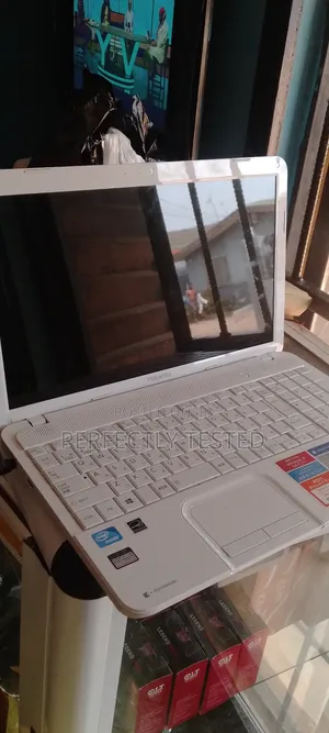 Laptop Toshiba Satellite C850 4GB Intel Celeron HDD 500GB