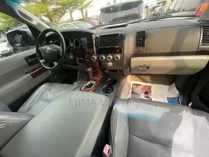 Toyota Sequoia 2010 Silver