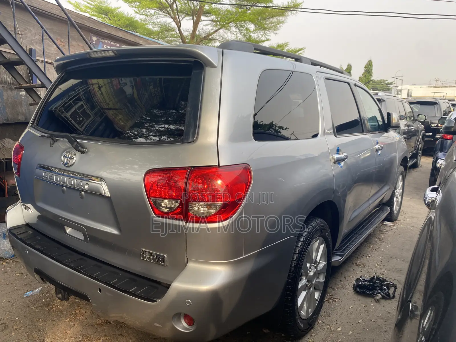 Toyota Sequoia 2010 Silver