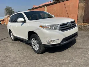 Toyota Highlander Plus 3.5L 4WD 2013 White