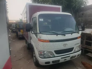Tokunbo Toyota Dynai 100 4 Tyres With Direct Petrol Engine