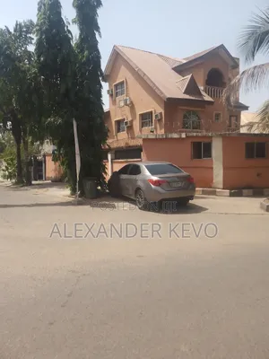8bdrm Duplex in Garki Area 8 for sale