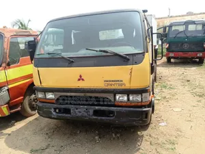 Mitsubishi Canter Yellow 1998