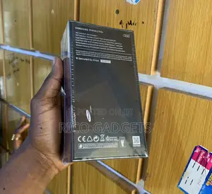 New Samsung Galaxy S10e 128 GB Black