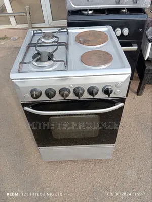 Photo - Neatly Used Standing Gas Cooker 2 Gas Burner and 2 Hotplate