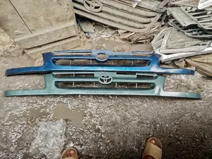 Front Grille Toyota Sienna 98 Model
