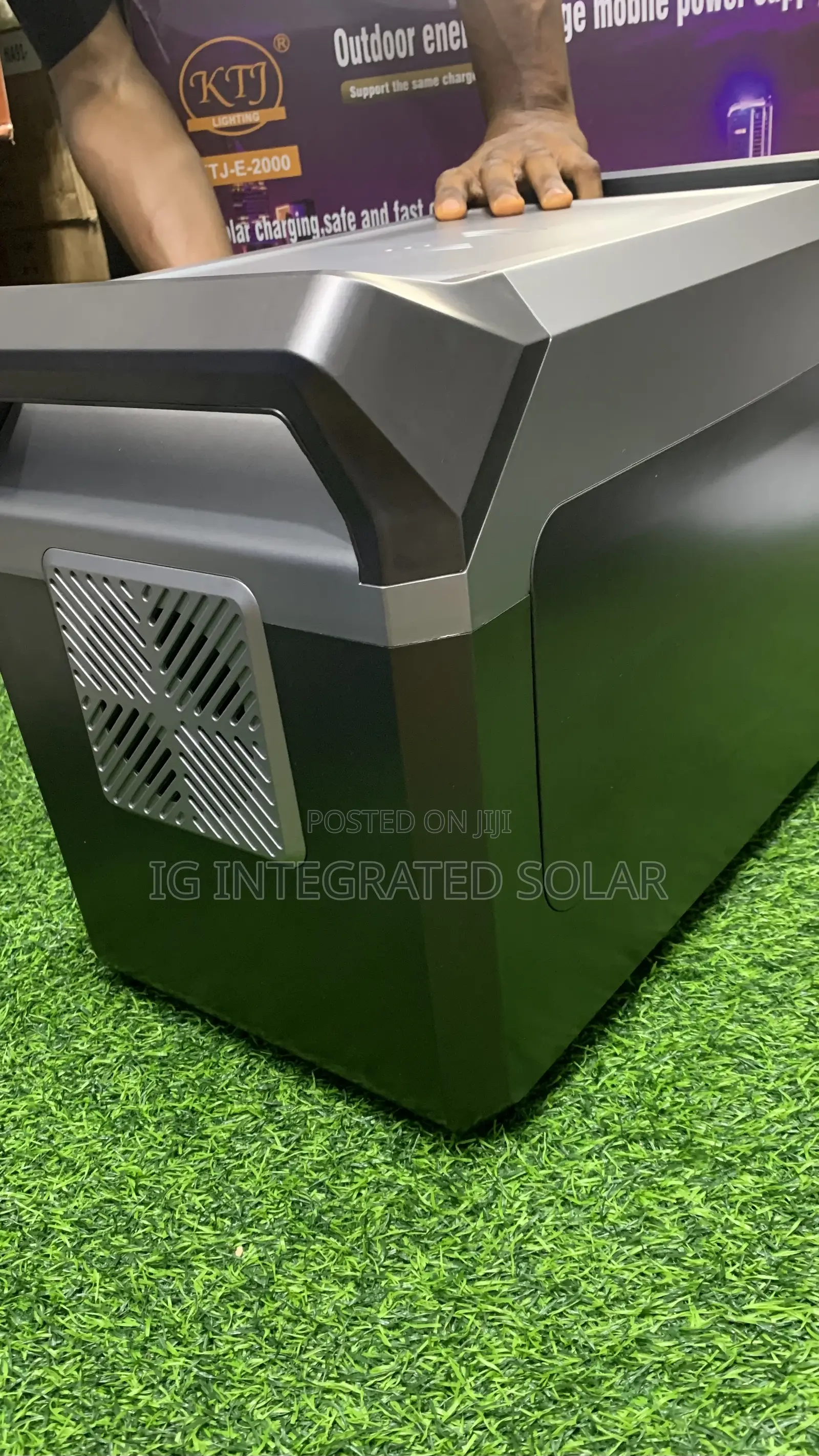 2KVA Solar Generator With Inbuilt Lithium Battery