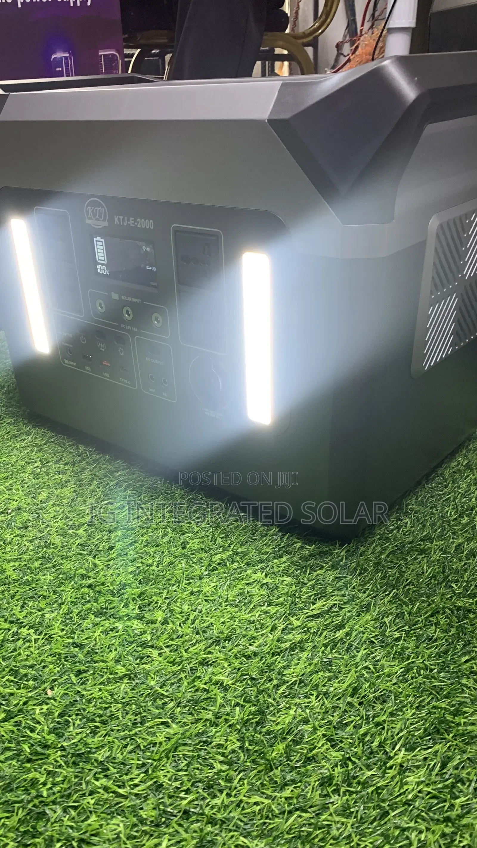 2KVA Solar Generator With Inbuilt Lithium Battery