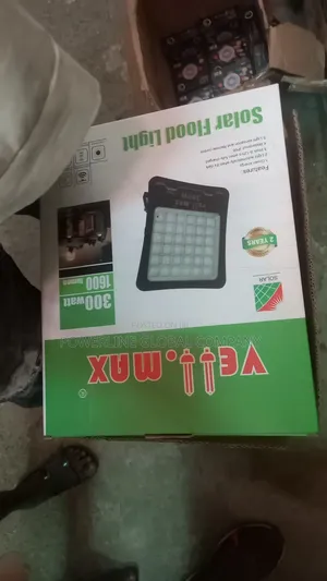 300w Solar Flood Light for Homes/ Estates/ Companies/Factory