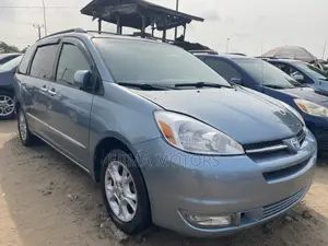 Toyota Sienna XLE 2005 Blue