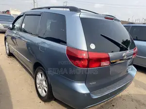 Toyota Sienna XLE 2005 Blue