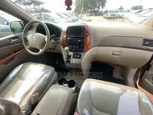 Toyota Sienna 2006 Gold