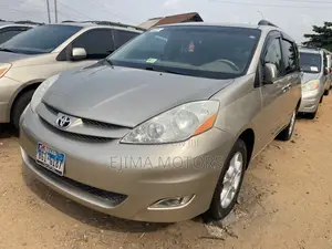 Toyota Sienna 2006 Gold