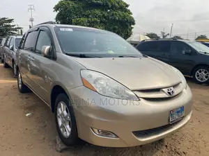 Toyota Sienna 2006 Gold