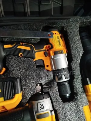 Dewalt Machine Combo 4 in 1 Battery 280volt.
