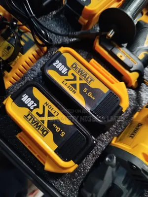Dewalt Machine Combo 4 in 1 Battery 280volt.