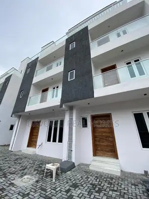 4bdrm Townhouse / Terrace in Lekki Phase 1 for rent
