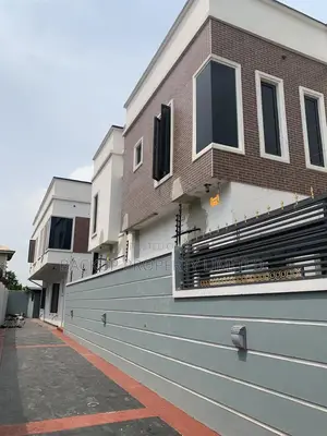 3bdrm Townhouse/Terrace in Medina Estate, Gbagada for sale