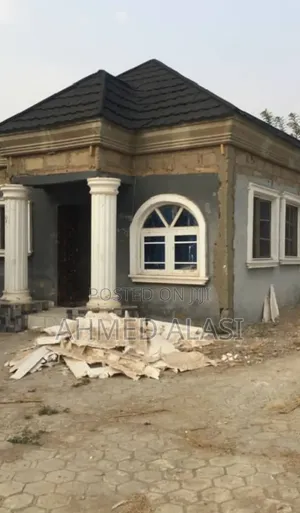 18bdrm Bungalow in Mini Estate, Ado Ekiti for sale