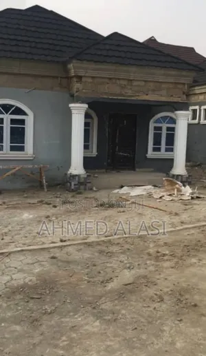 18bdrm Bungalow in Mini Estate, Ado Ekiti for sale