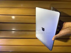 Laptop Apple MacBook 2020 8GB Intel Core I3 SSD 256GB