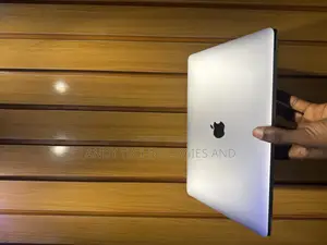 Laptop Apple MacBook 2020 8GB Intel Core I3 SSD 256GB