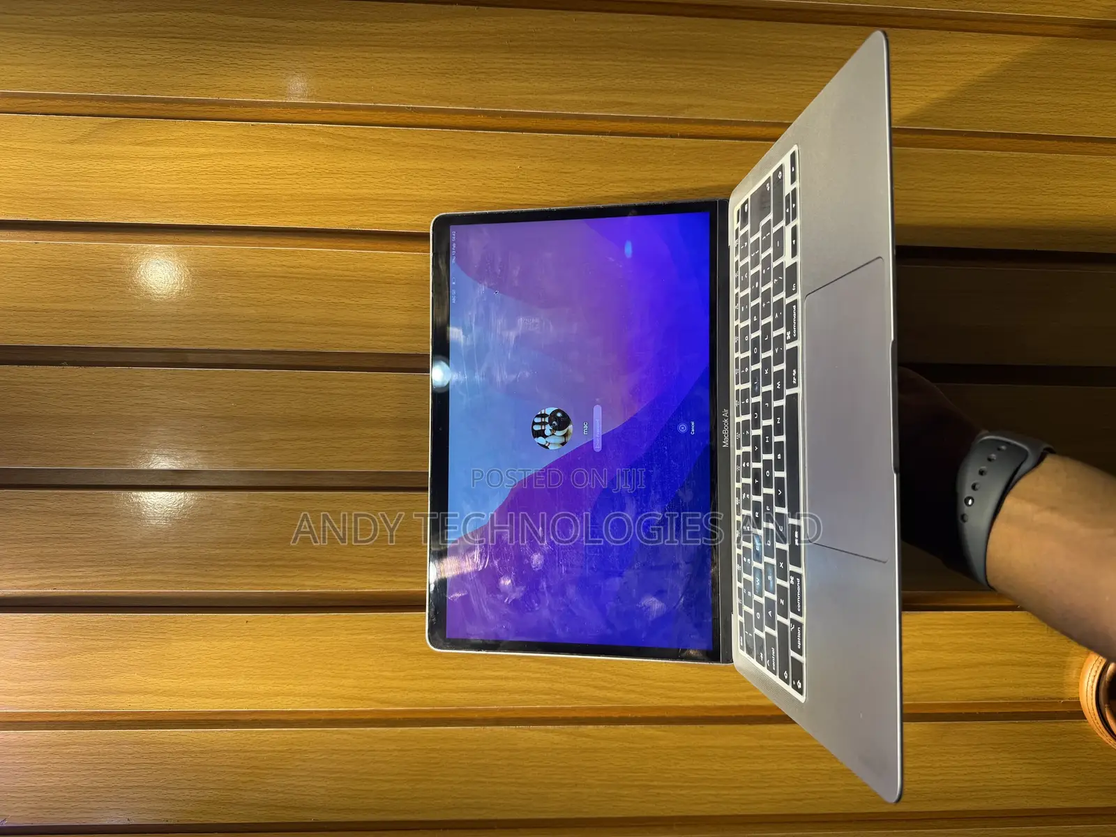 Laptop Apple MacBook 2020 8GB Intel Core I3 SSD 256GB