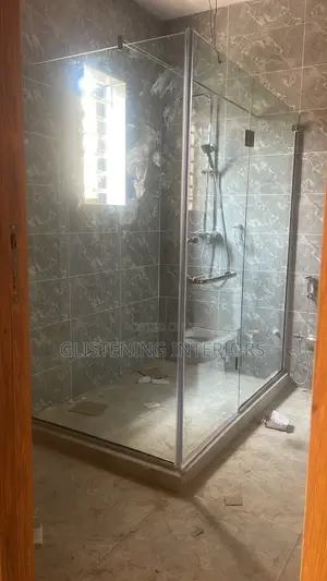 Shower Cubicle With A 10mm Plain Glass