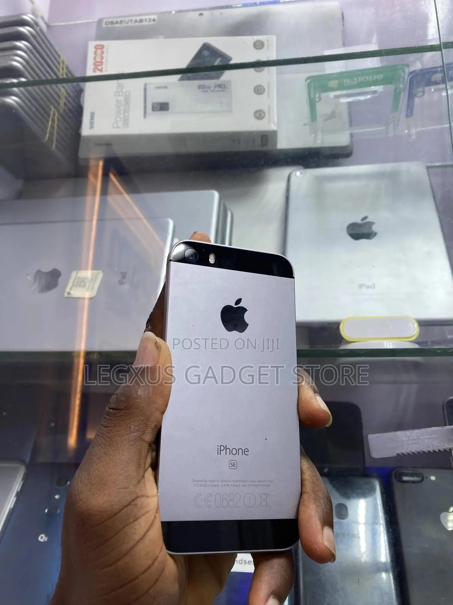 Apple iPhone SE 64 GB Silver
